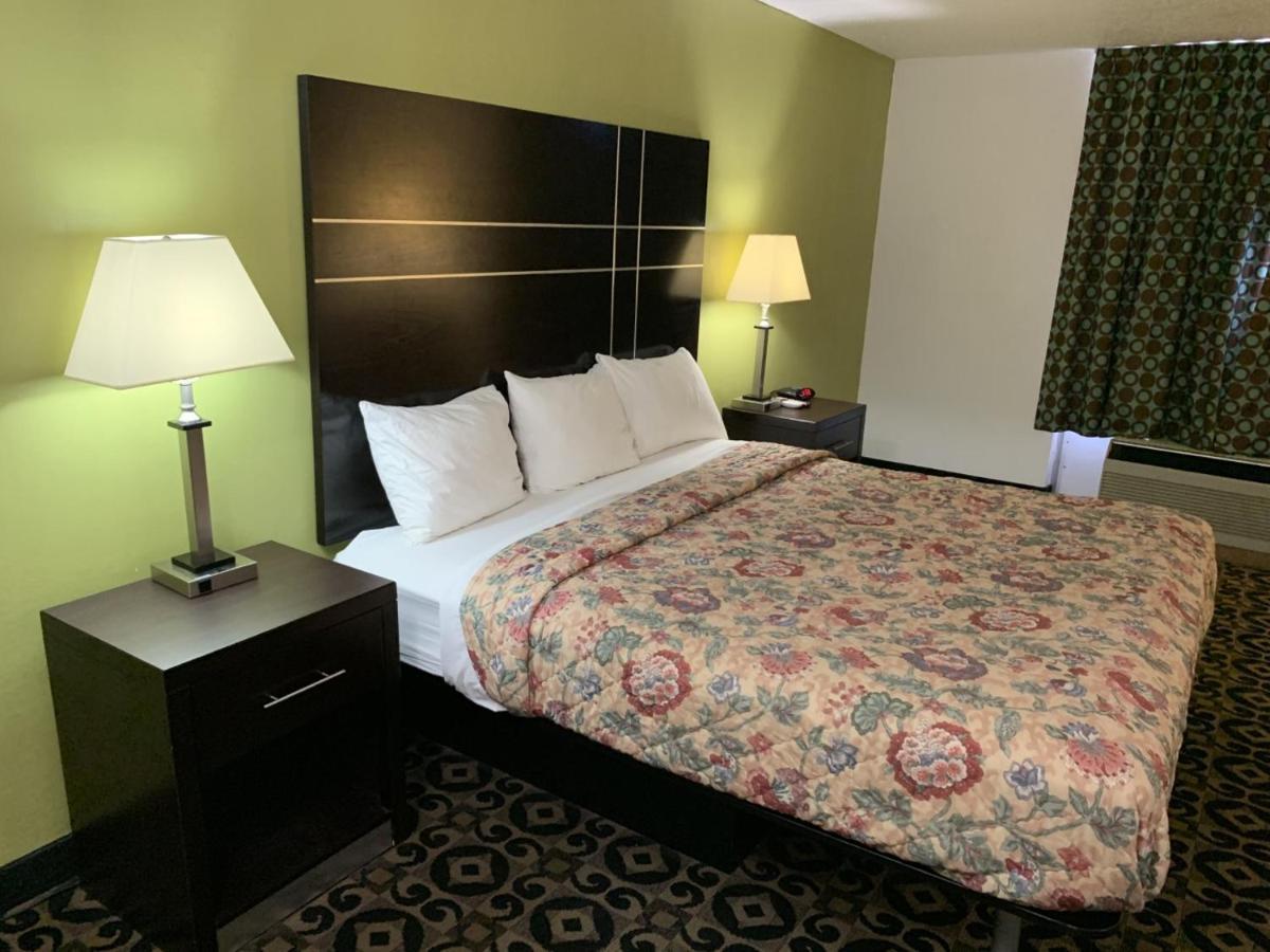 King'S Inn Torrington Bagian luar foto